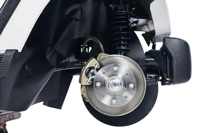 Guide to choosing an electric golf cart in India with an image of a green cart in a parking lot